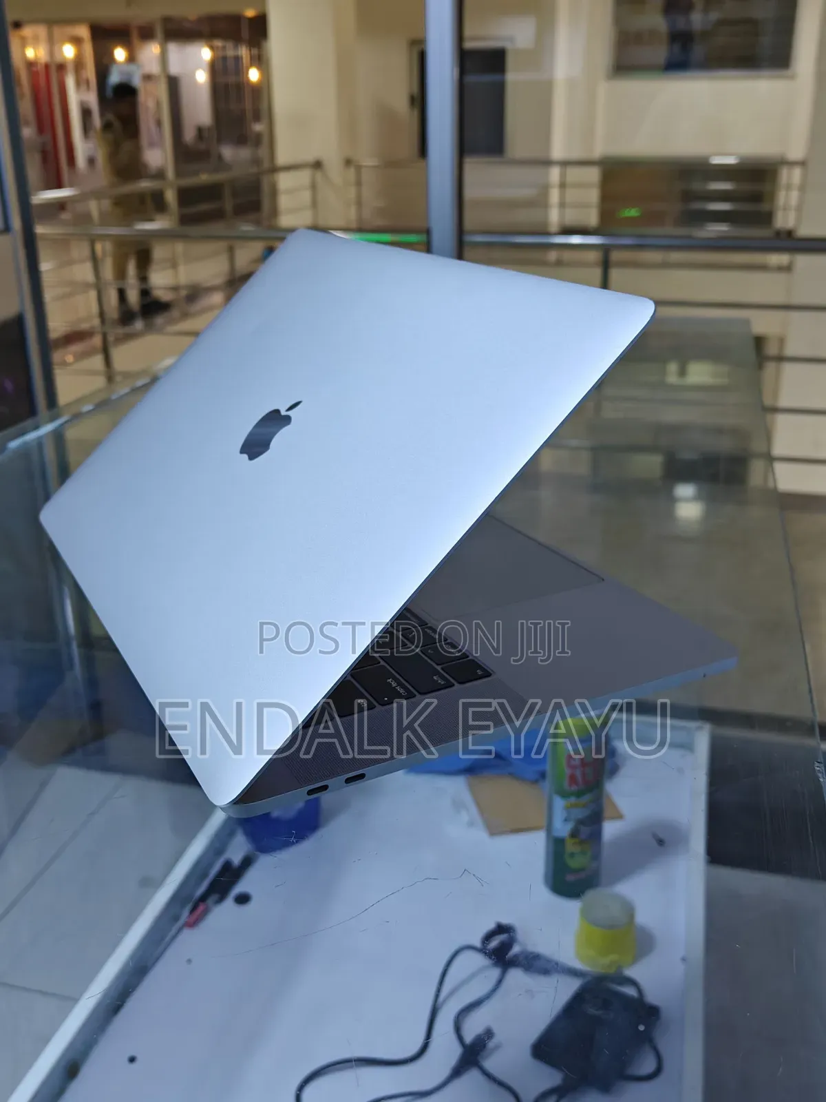 New Laptop Apple MacBook Pro 2019 16GB Intel Core i9 SSD 512GB