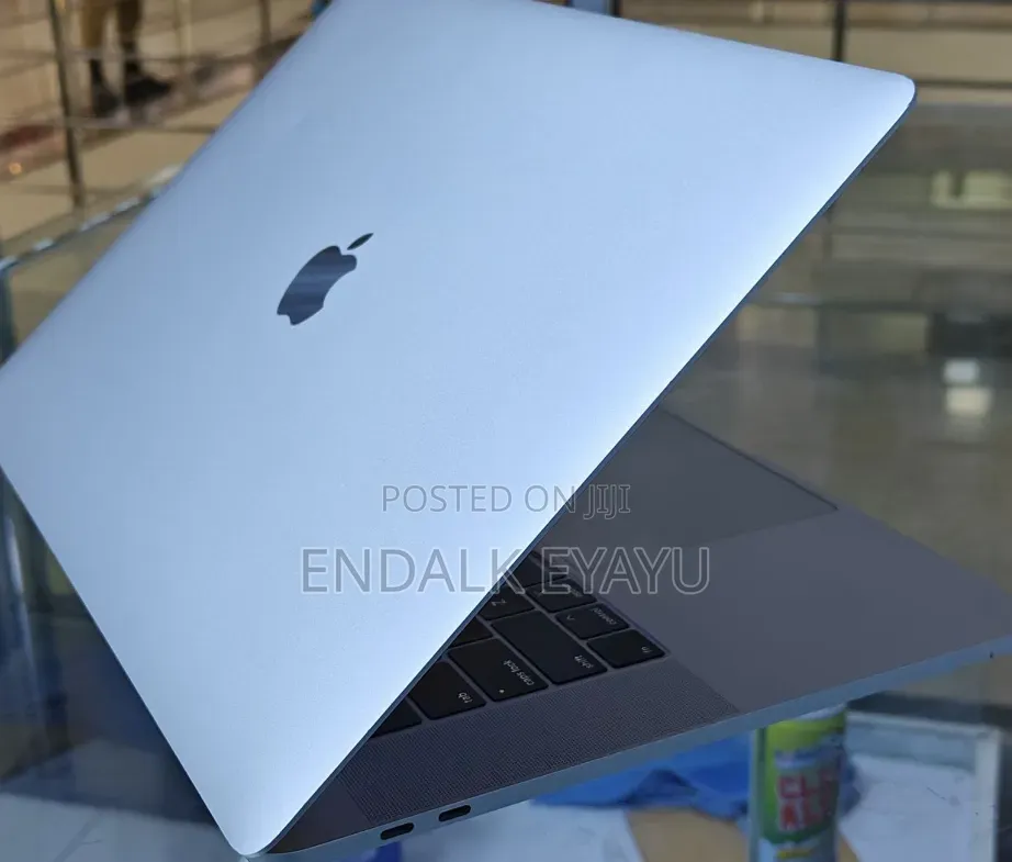 New Laptop Apple MacBook Pro 2019 16GB Intel Core i9 SSD 512GB