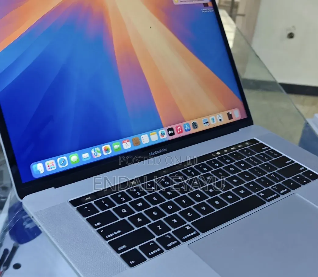 New Laptop Apple MacBook Pro 2019 16GB Intel Core i9 SSD 512GB