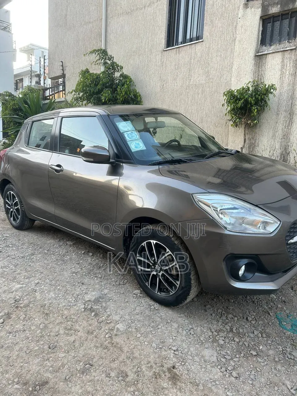 Suzuki Swift 2022 Brown