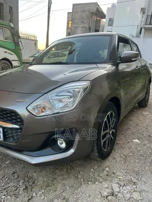 Suzuki Swift 2022 Brown