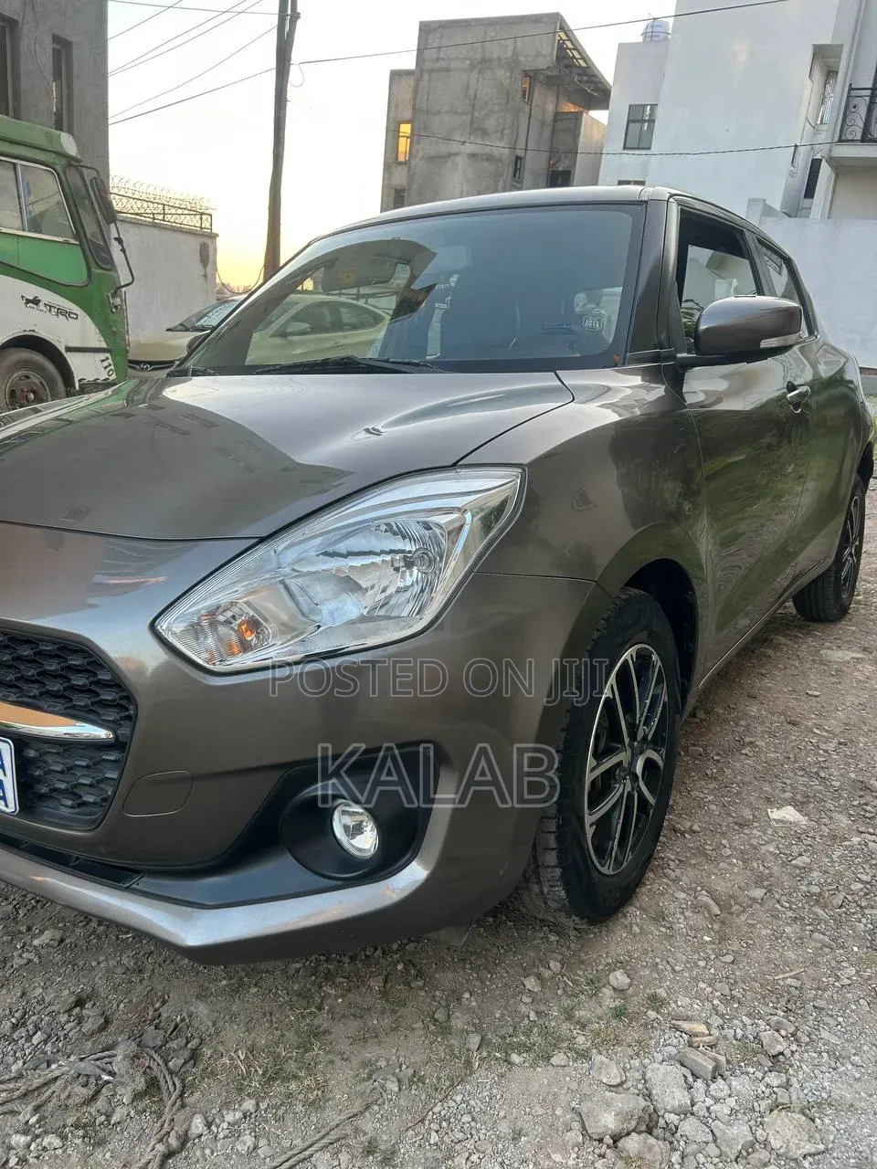 Suzuki Swift 2022 Brown
