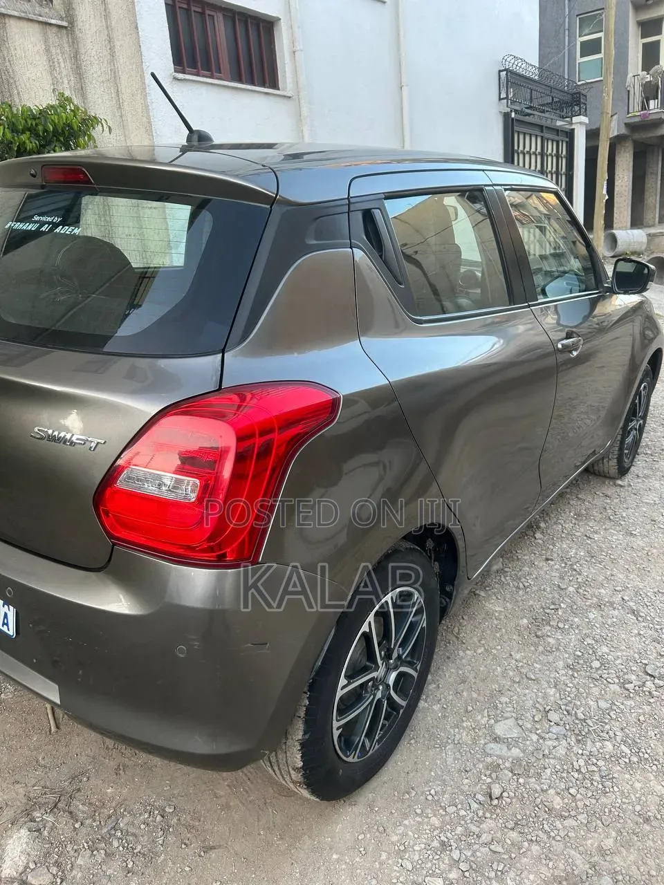 Suzuki Swift 2022 Brown