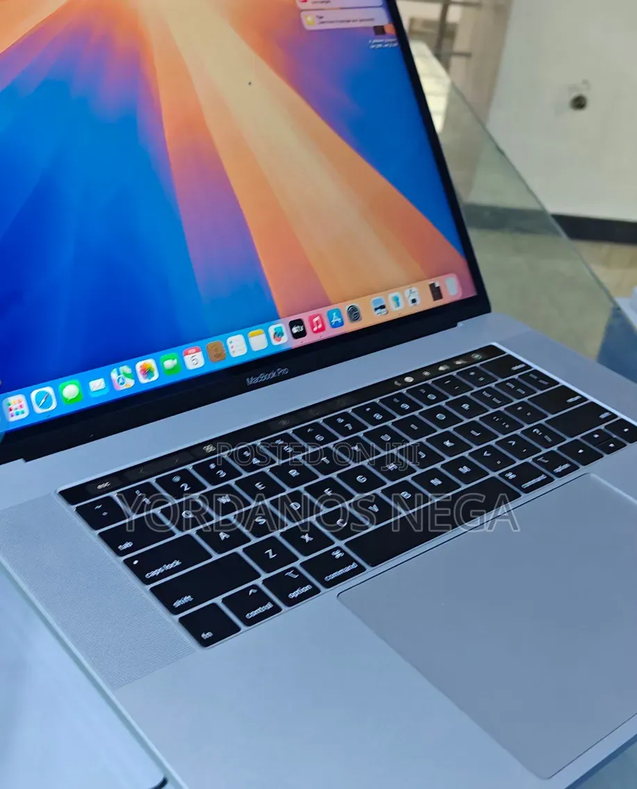 New Laptop Apple MacBook Pro 2019 16GB Intel Core i9 SSD 512GB