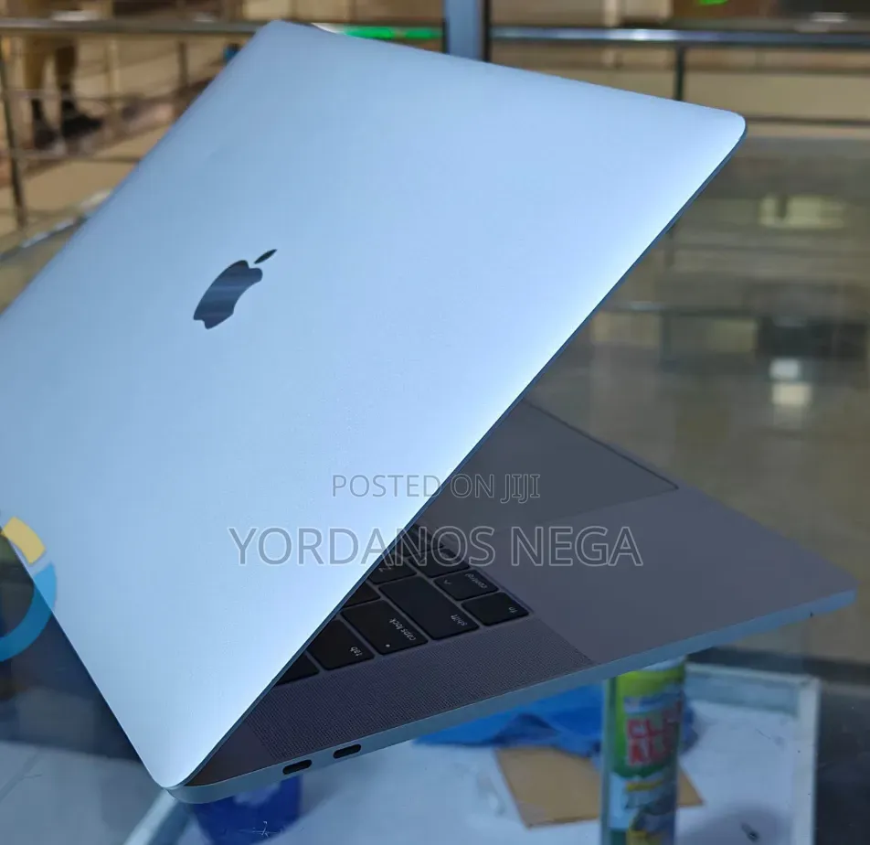 New Laptop Apple MacBook Pro 2019 16GB Intel Core i9 SSD 512GB