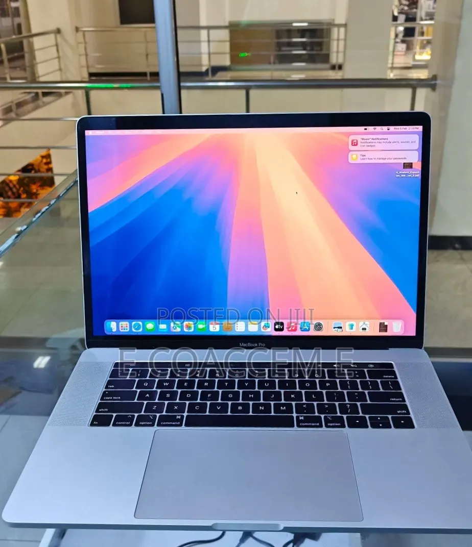 New Laptop Apple MacBook Pro 2019 16GB Intel Core i9 SSD 512GB