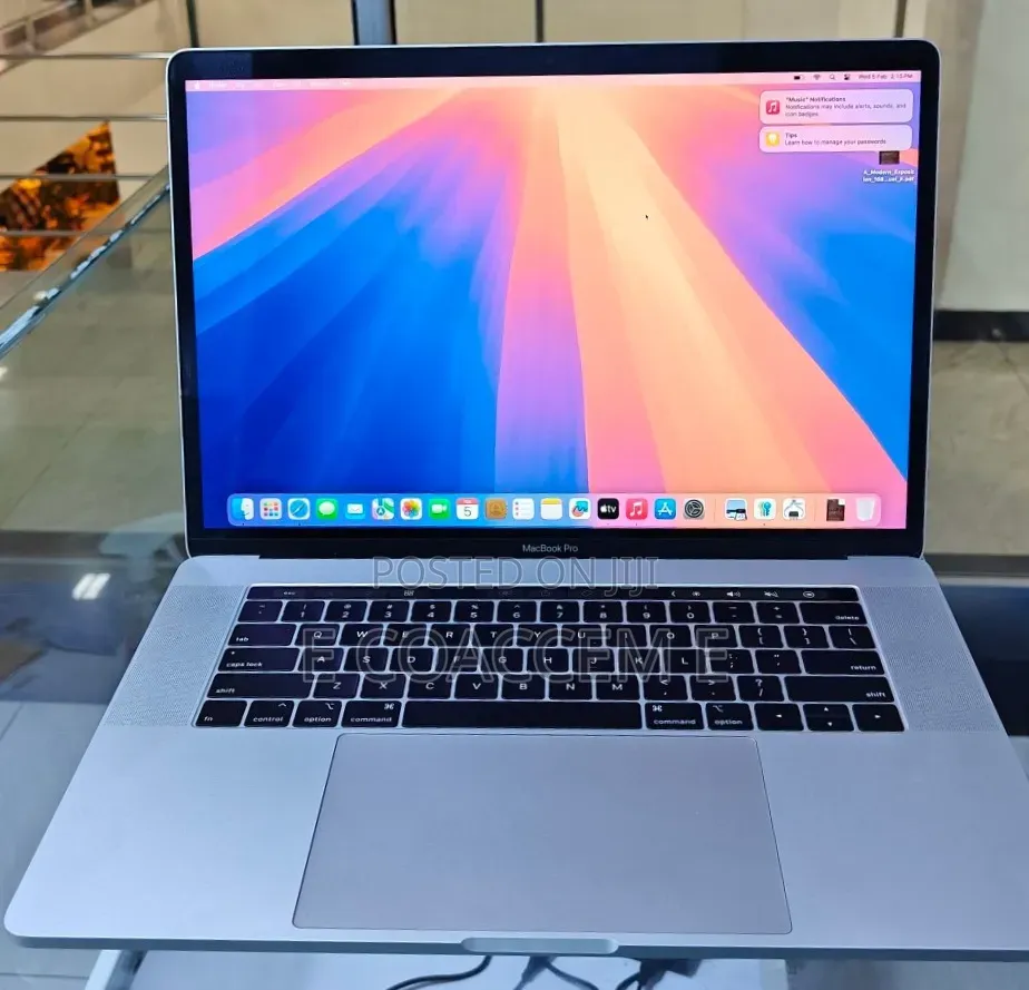 New Laptop Apple MacBook Pro 2019 16GB Intel Core i9 SSD 512GB