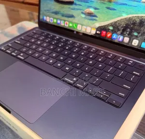 New Laptop Apple MacBook Air 2025 M4 16GB Apple M4 SSD 256GB