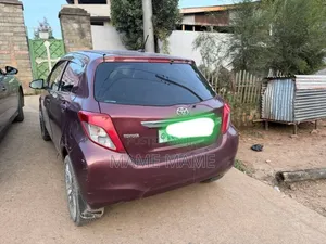 Toyota Yaris 2012 Gray