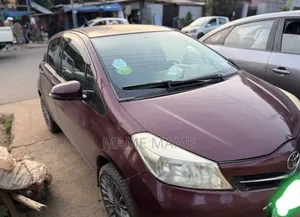 Toyota Yaris 2012 Gray