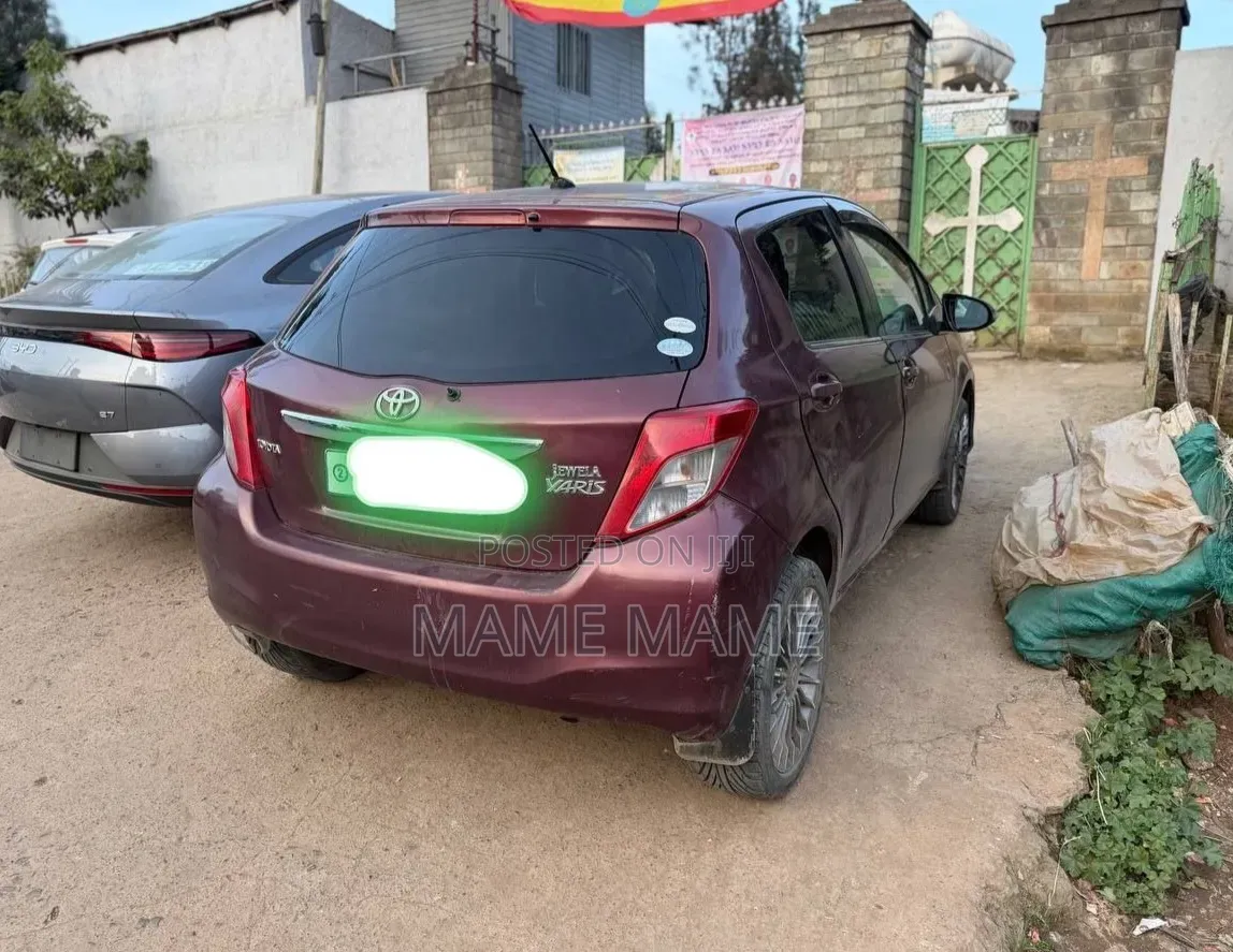 Toyota Yaris 2012 Gray