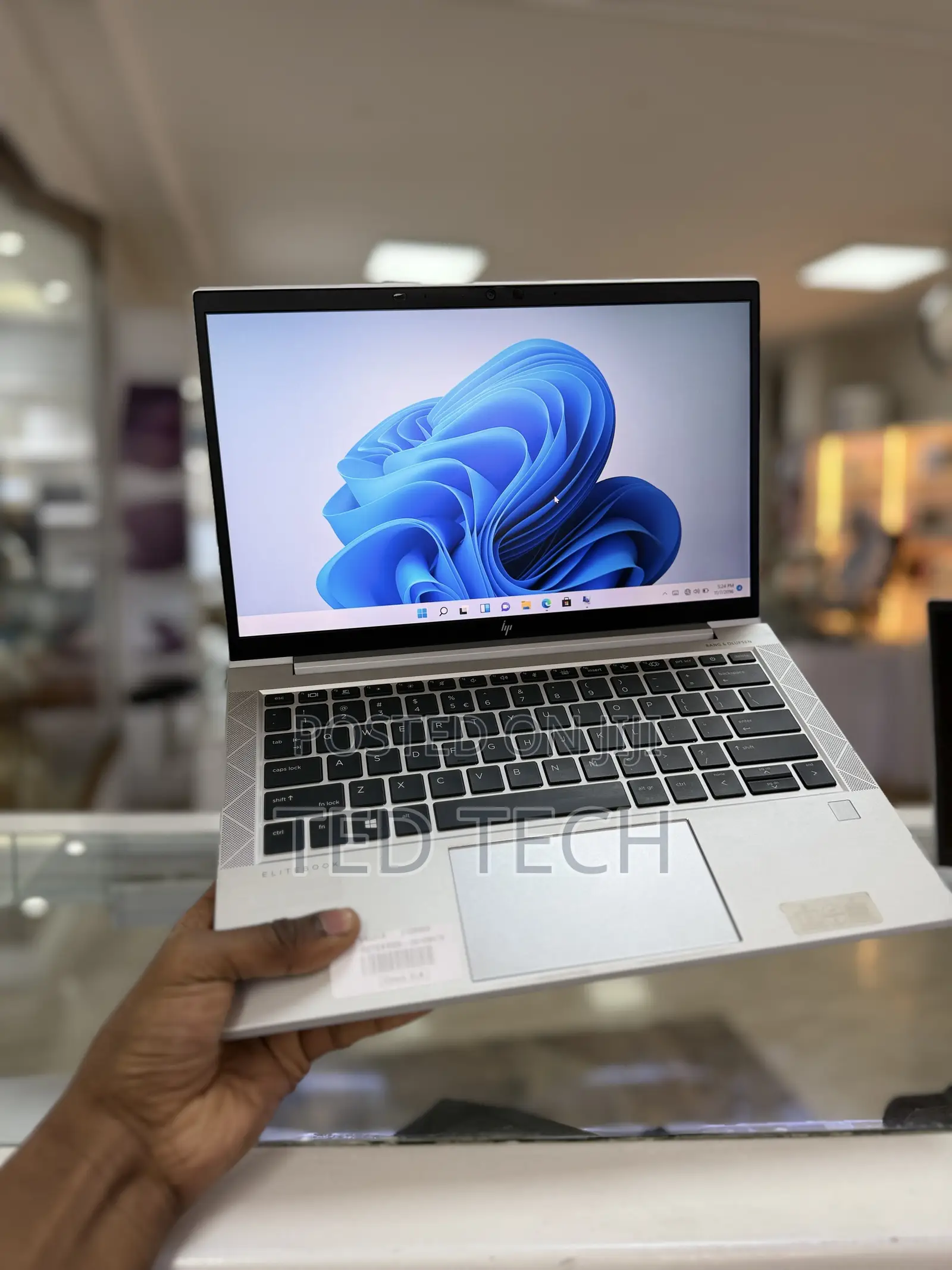 New Laptop HP EliteBook 830 G8 16GB Intel Core i7 SSD 512GB