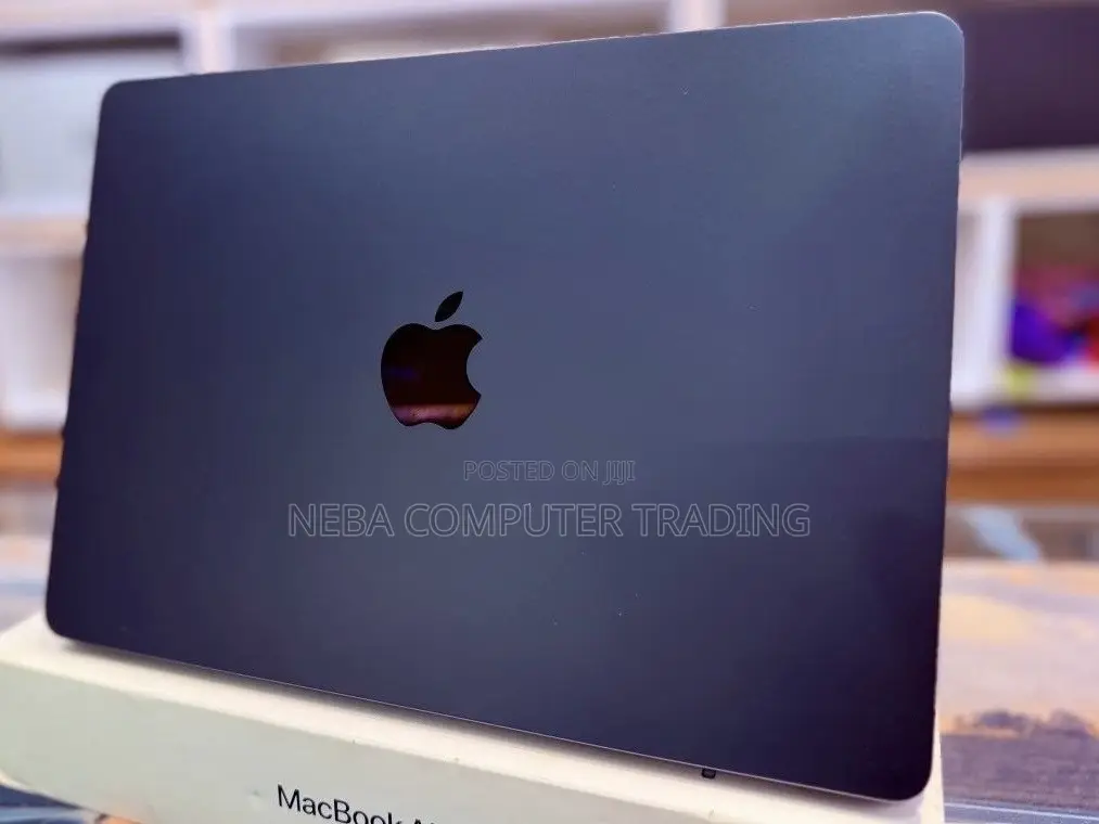 New Laptop Apple MacBook Air 2025 M4 16GB Apple M5 SSD 256GB