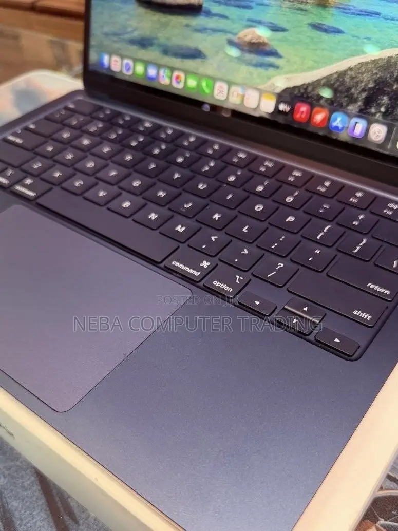 New Laptop Apple MacBook Air 2025 M4 16GB Apple M5 SSD 256GB