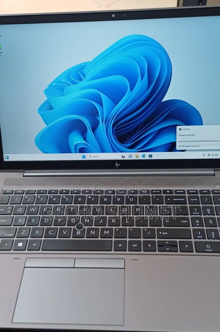 New Laptop HP ZBook Firefly G8 16GB Intel Core i7 SSD 512GB