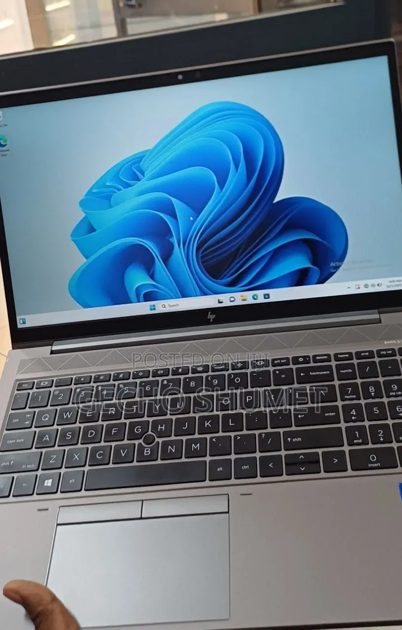 New Laptop HP ZBook Firefly G8 16GB Intel Core i7 SSD 512GB