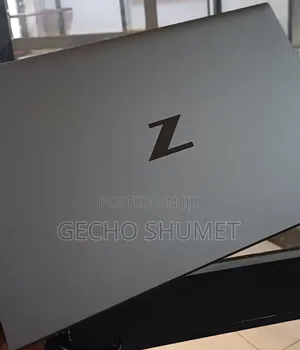 New Laptop HP ZBook Firefly G8 16GB Intel Core i7 SSD 512GB
