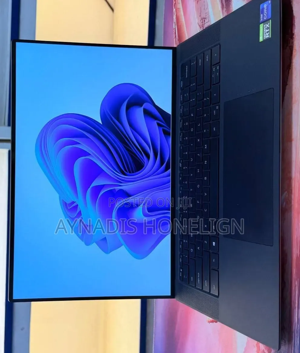 New Laptop Dell Precision 5560 16GB Intel Core i9 SSD 512GB
