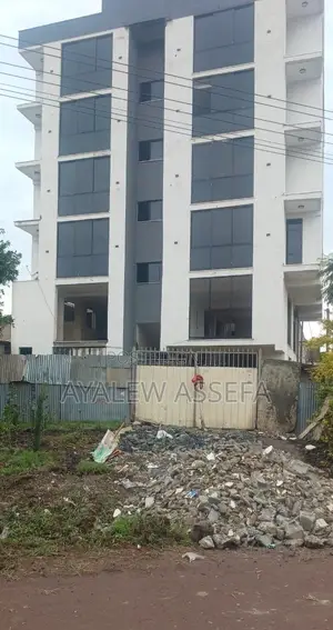 15bdrm Apartment in Akaky Kaliti for sale