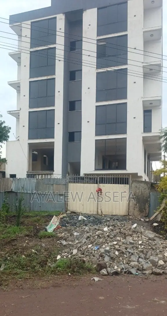 15bdrm Apartment in Akaky Kaliti for sale