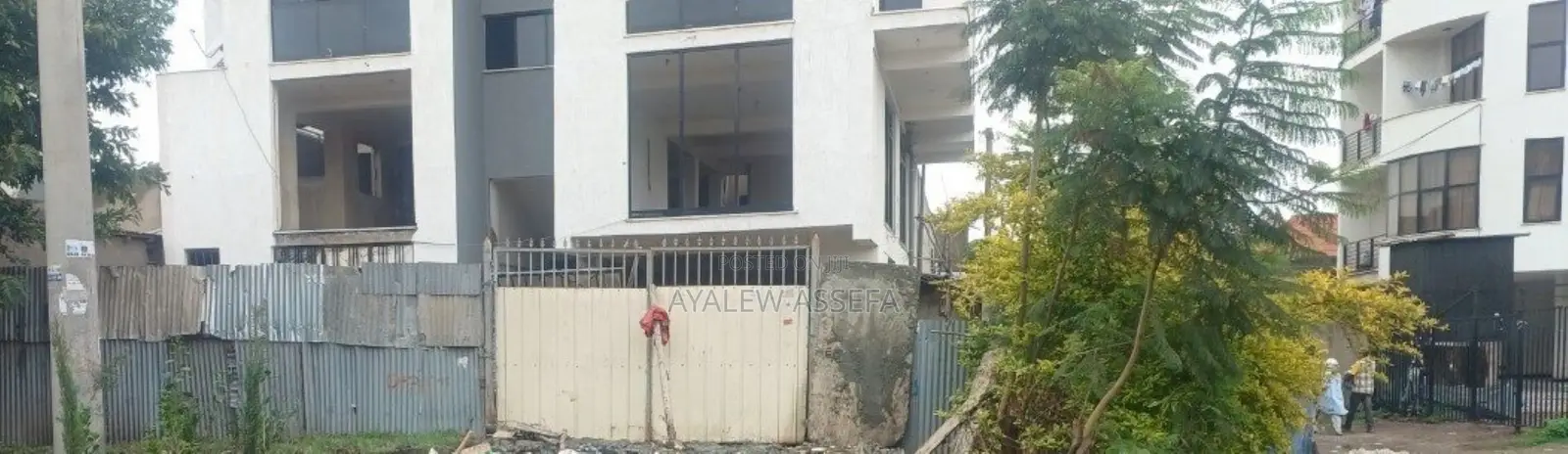 15bdrm Apartment in Akaky Kaliti for sale