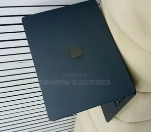 New Laptop Apple MacBook Air 2022 M2 8GB Apple M2 SSD 256GB
