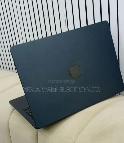 New Laptop Apple MacBook Air 2022 M2 8GB Apple M2 SSD 256GB