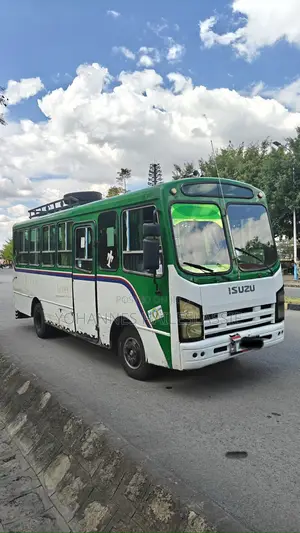Isuzu NQR 2017 White