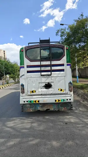 Isuzu NQR 2017 White