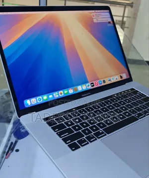 New Laptop Apple MacBook Pro 2019 16GB Intel Core i9 SSD 512GB