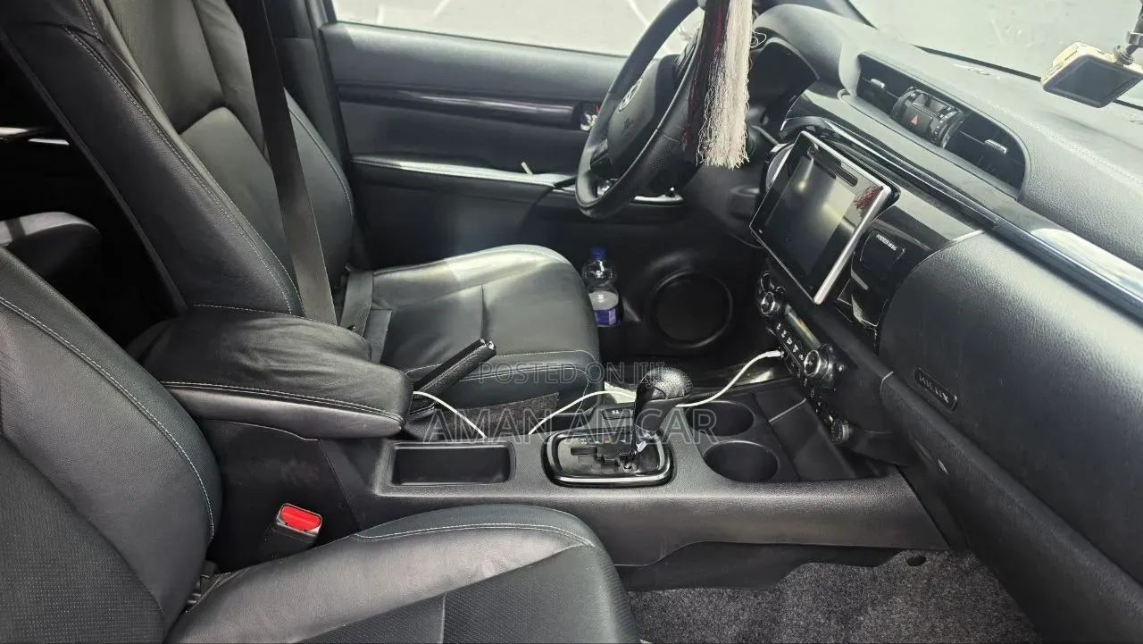 Toyota Hilux 2020 Gray