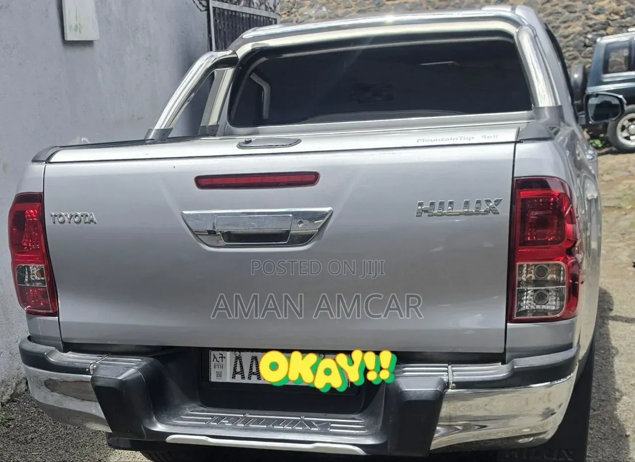 Toyota Hilux 2020 Gray