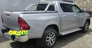 Toyota Hilux 2020 Gray