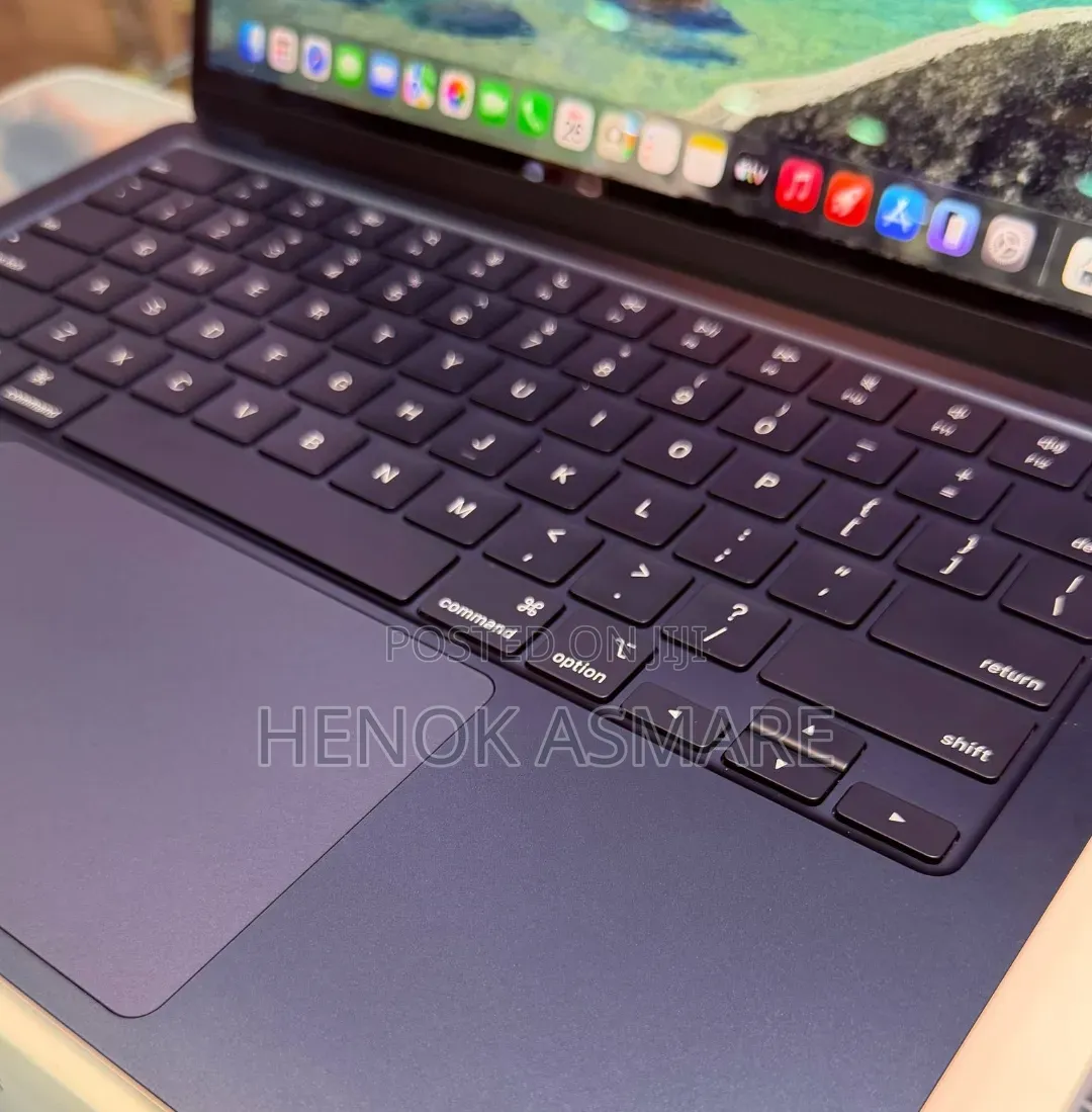 New Laptop Apple MacBook Air 2025 M4 16GB Apple M4 SSD 256GB