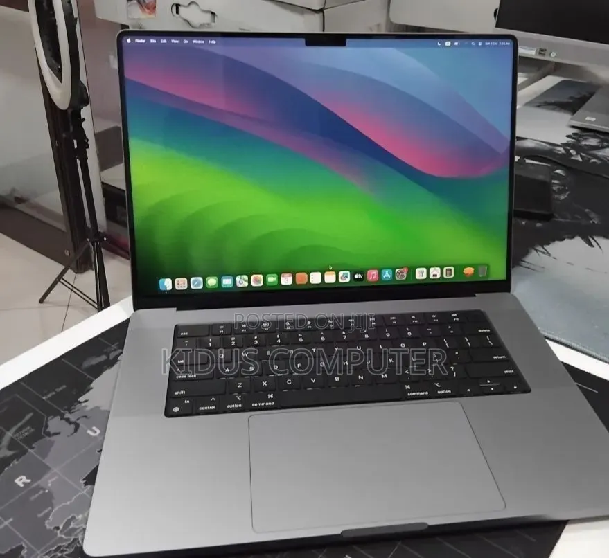 New Laptop Apple MacBook Pro 2021 M1 Max 32GB Apple M1 SSD 1T