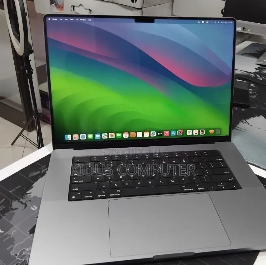 New Laptop Apple MacBook Pro 2021 M1 Max 32GB Apple M1 SSD 1T