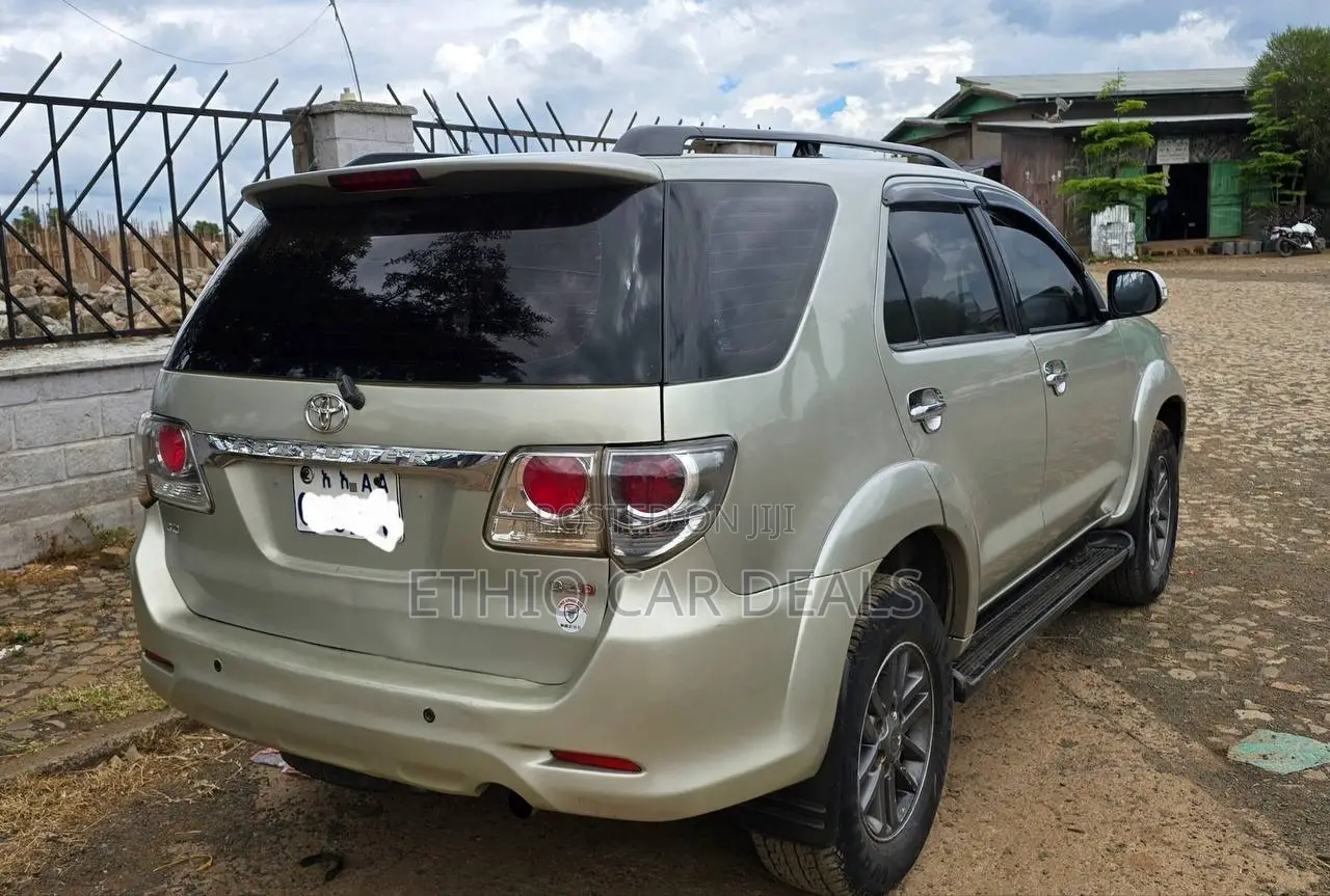 Toyota Fortuner 2013 Silver