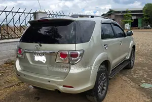 Toyota Fortuner 2013 Silver
