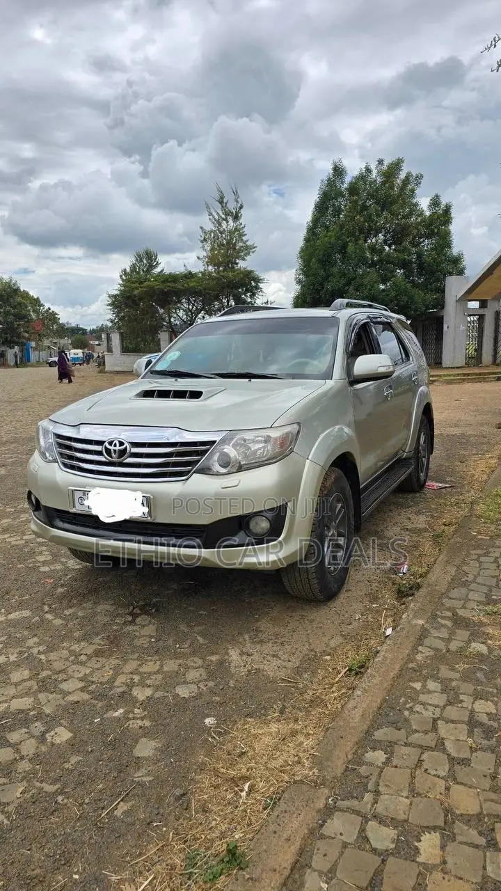 Toyota Fortuner 2013 Silver
