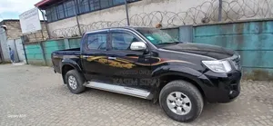 Toyota Hilux 2.5 D-4D 4X4 SRX 2012 Gray