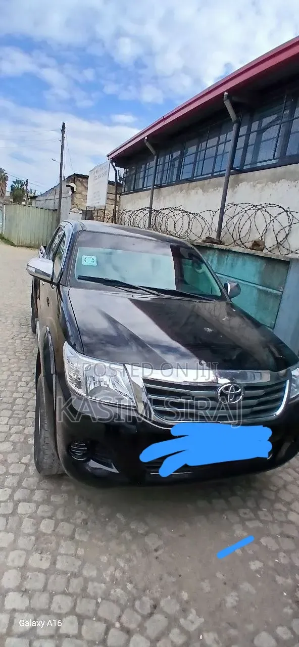 Toyota Hilux 2.5 D-4D 4X4 SRX 2012 Gray