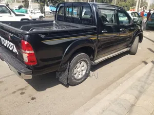 Toyota Hilux 2.5 D-4D 4X4 SRX 2011 Black