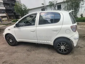 Toyota Vitz 1.0 FWD 5dr 2004 Ivory