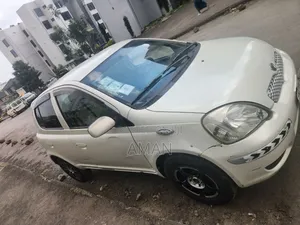 Toyota Vitz 1.0 FWD 5dr 2004 Ivory