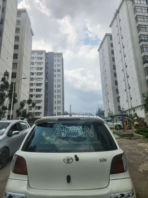 Toyota Vitz 1.0 FWD 5dr 2004 Ivory
