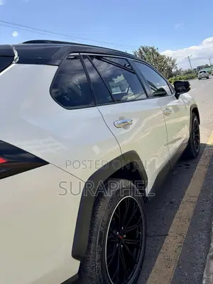 Toyota RAV4 LE AWD 2020 White