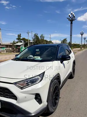 Toyota RAV4 LE AWD 2020 White