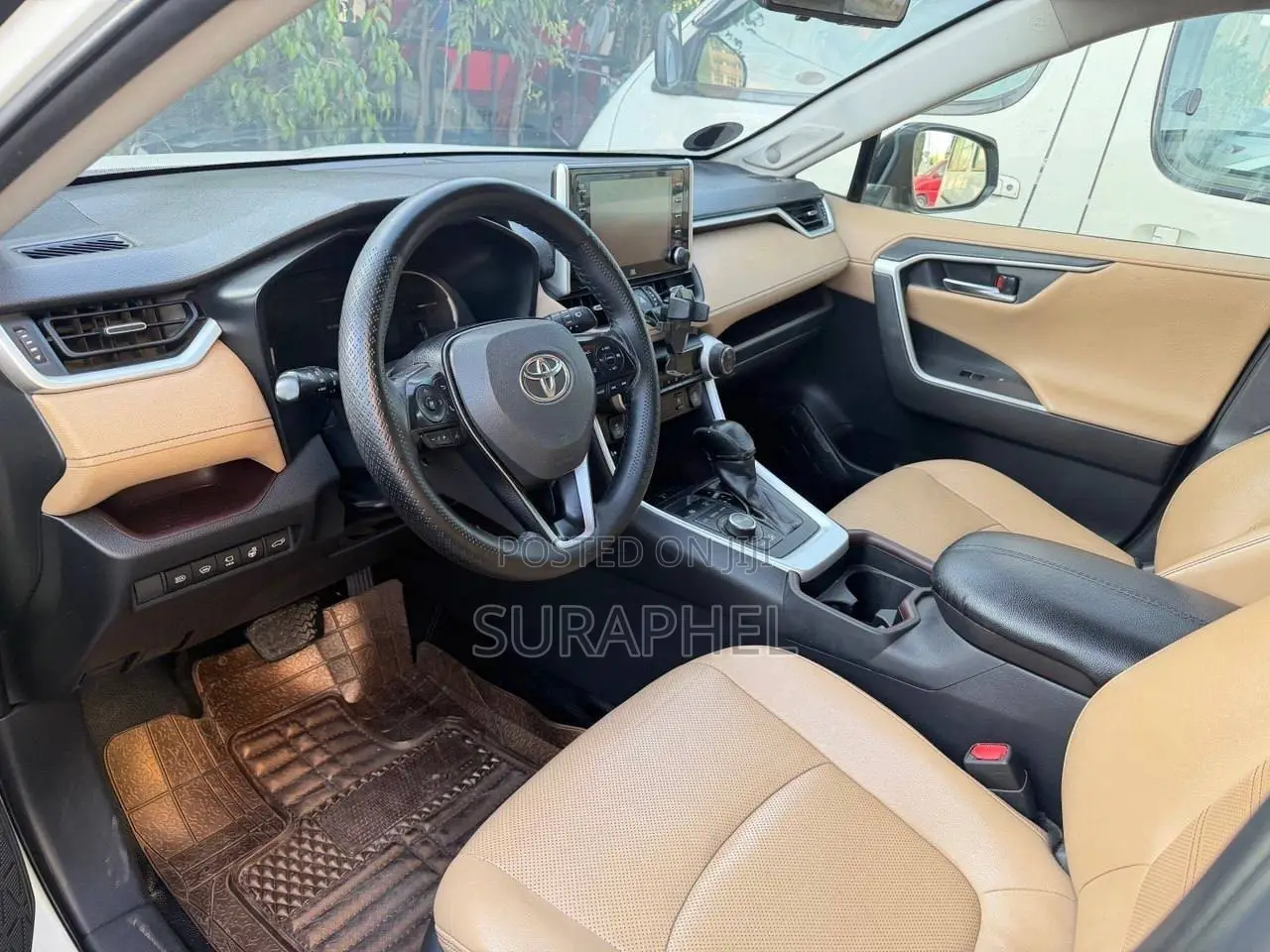 Toyota RAV4 LE AWD 2020 White