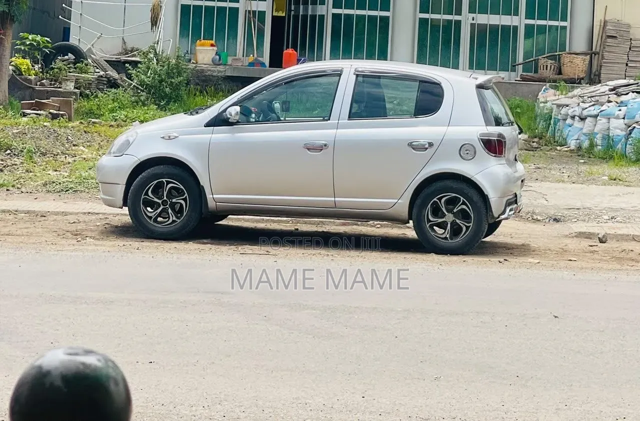 Toyota Vitz 2001 Silver