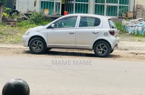 Toyota Vitz 2001 Silver